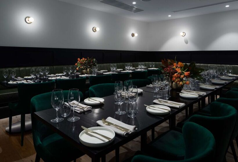 Отель The Victoria