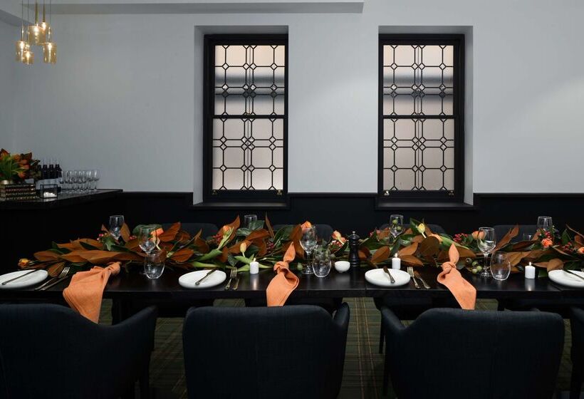 Отель The Victoria