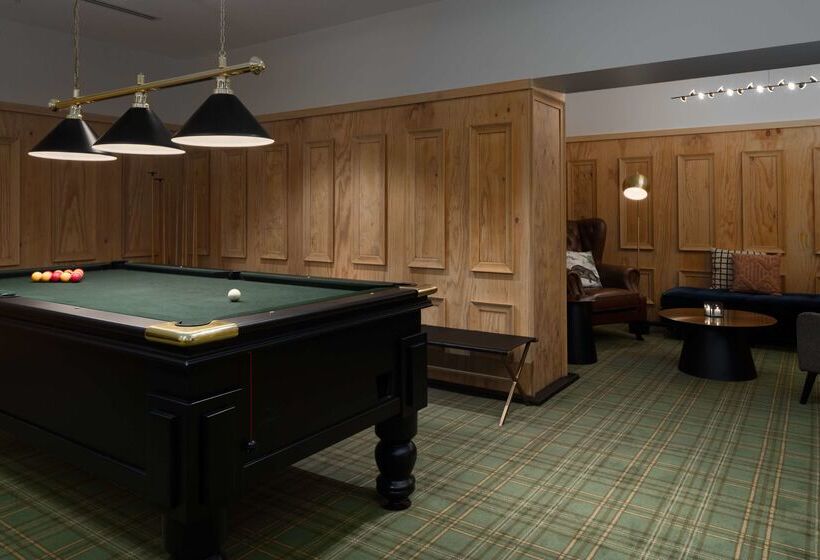 Отель The Victoria