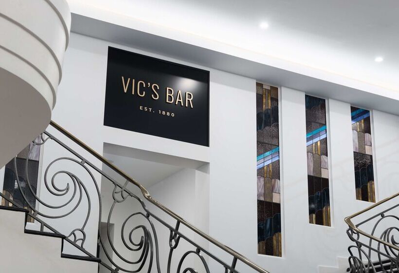 Отель The Victoria