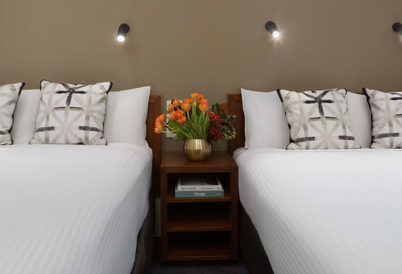 Отель The Victoria