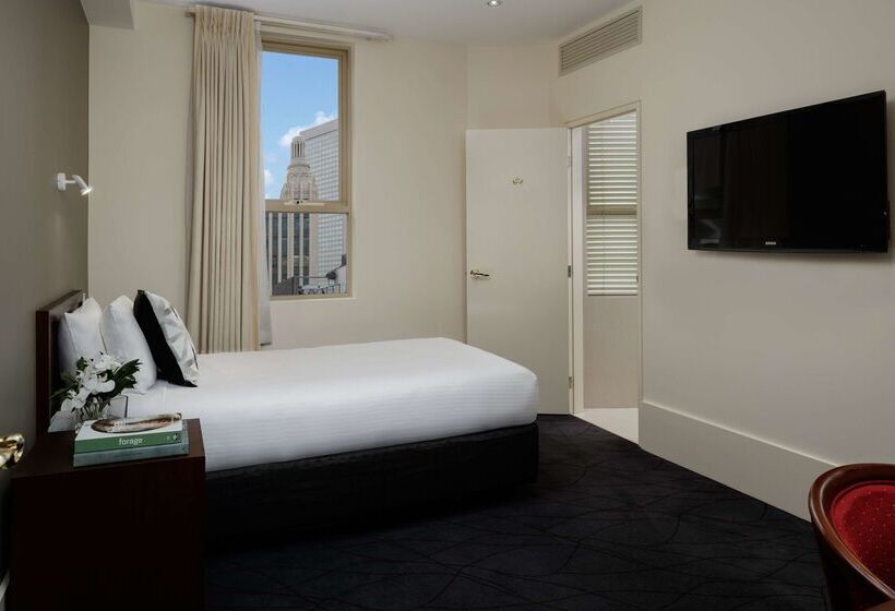 Отель The Victoria