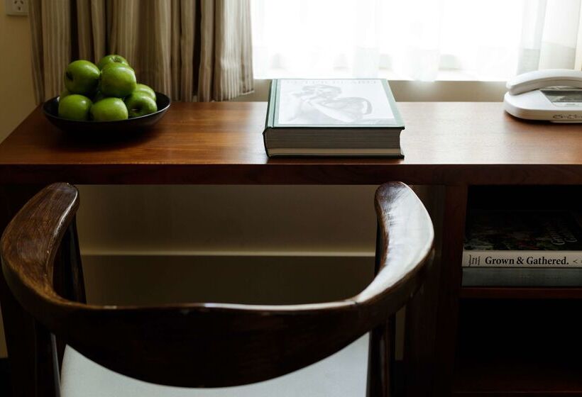 Отель The Victoria