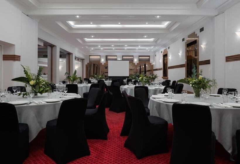 Отель The Victoria