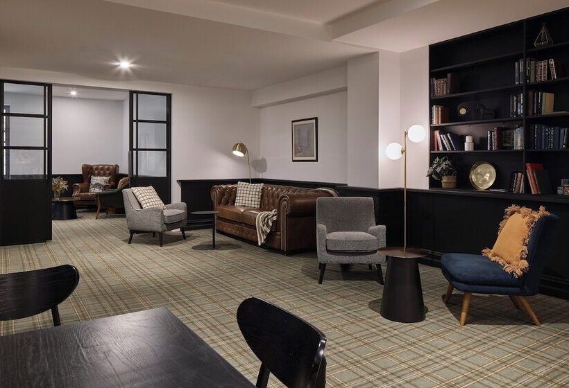 Отель The Victoria