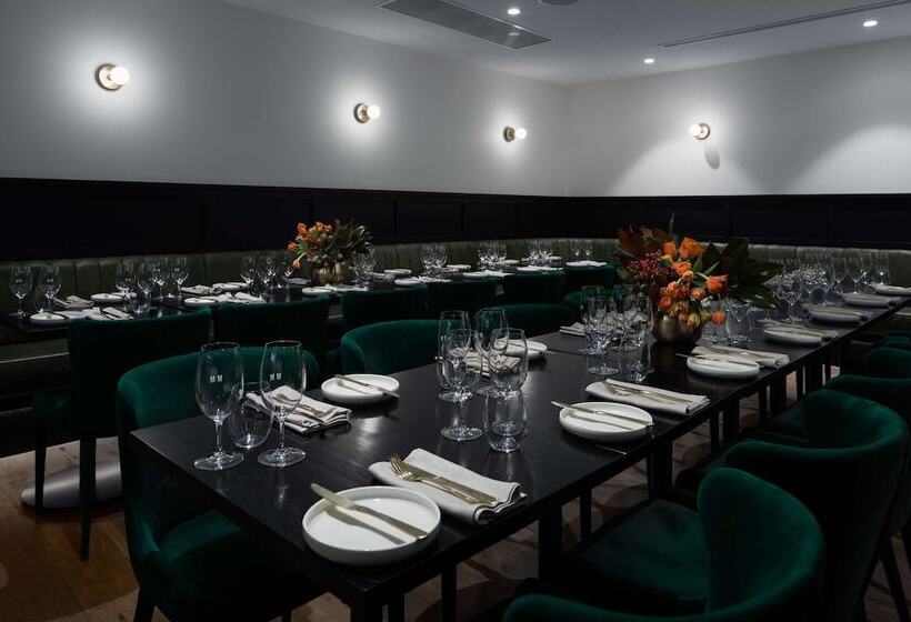 Отель The Victoria