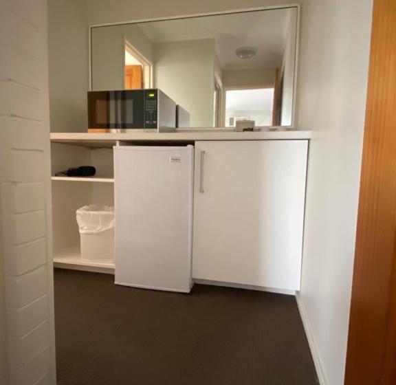 בית מלון כפרי Top Of The Town Motor Inn