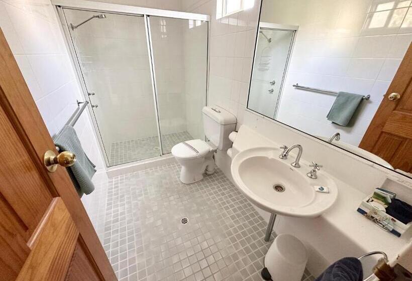 בית מלון כפרי Top Of The Town Motor Inn