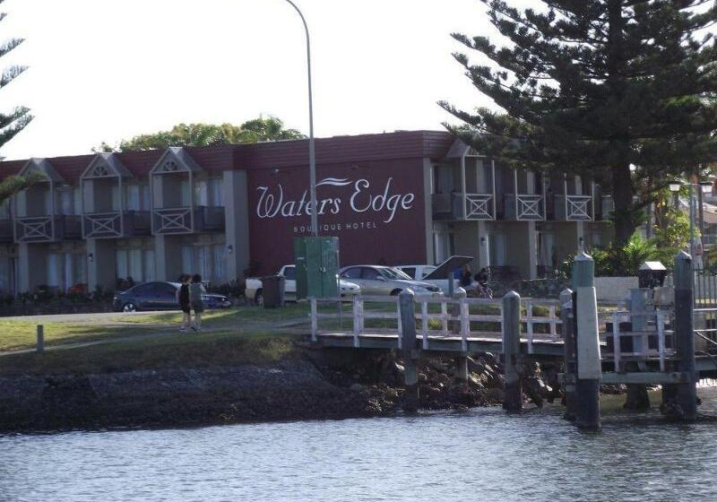 Отель Comfort Resort Waters Edge