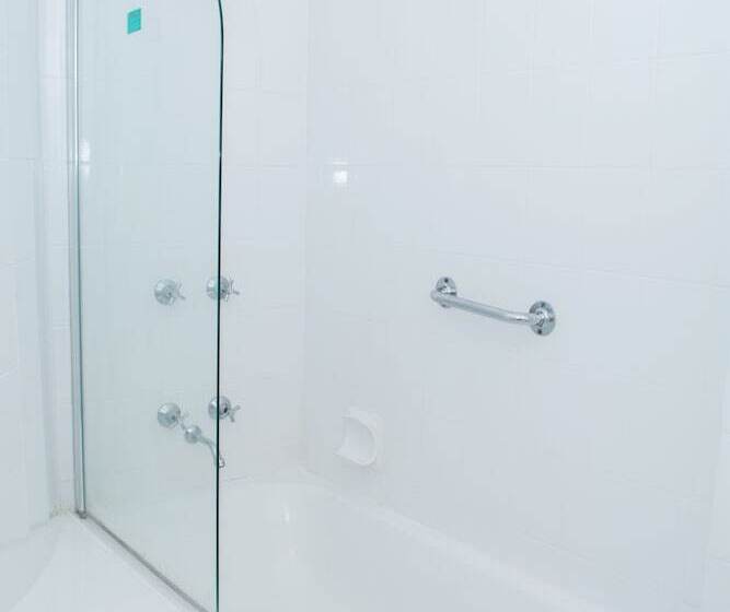 مُتل Alexander Motor Inn