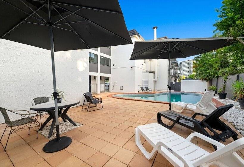 مُتل Hamilton Brisbane Airport