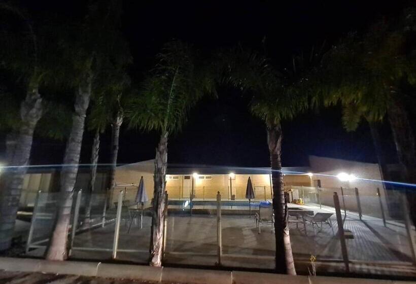 مُتل Cottonwood Motor Inn