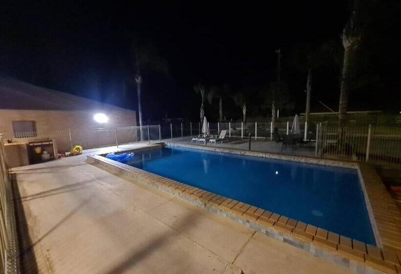 مُتل Cottonwood Motor Inn