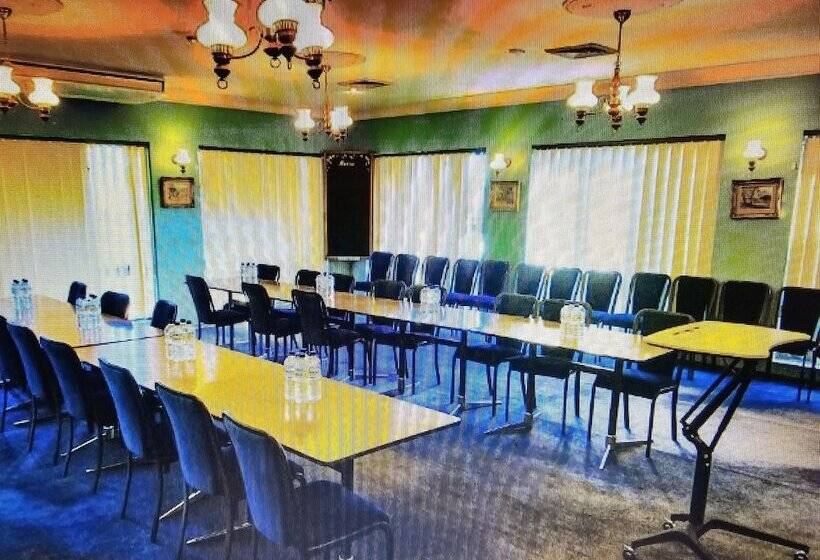 מוטל Cumberland Motor Inn