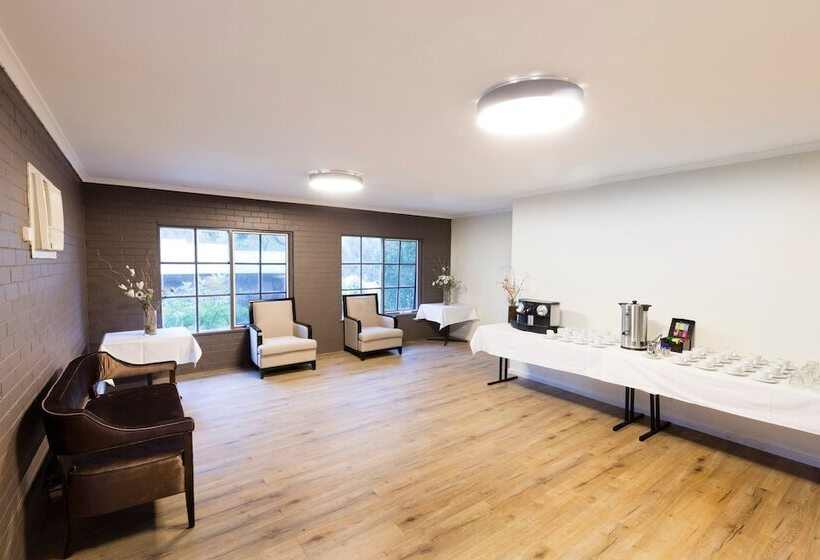 فندق على الطريق Eltham Gateway Hotel & Conference Centre