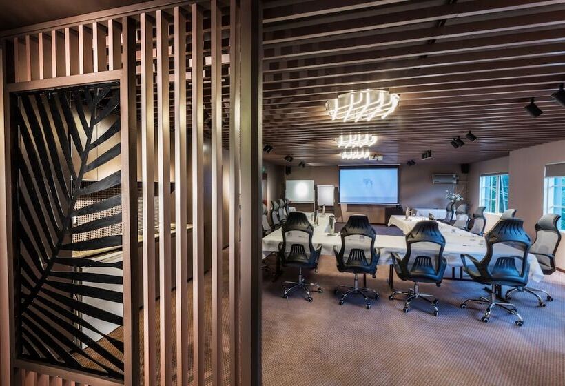 فندق على الطريق Eltham Gateway Hotel & Conference Centre