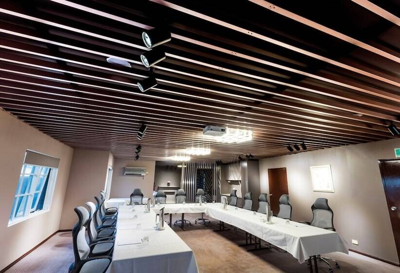 فندق على الطريق Eltham Gateway Hotel & Conference Centre