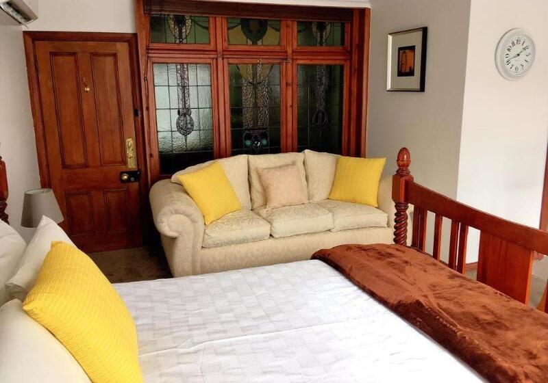 Motel Mayfair On Cavell