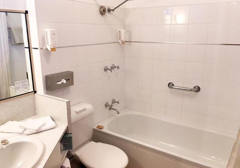 Motel Mayfair On Cavell