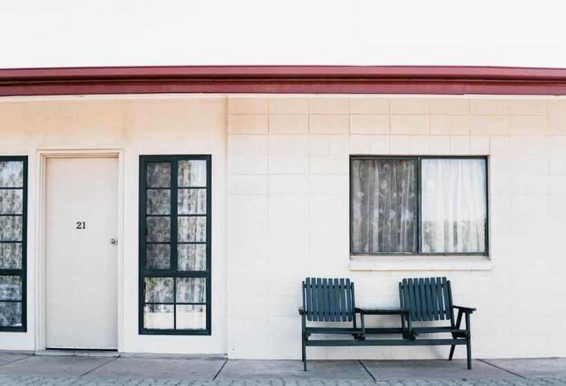 Motel Poinsettia