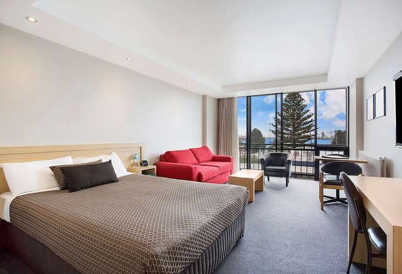 مُتل Richmond Henty