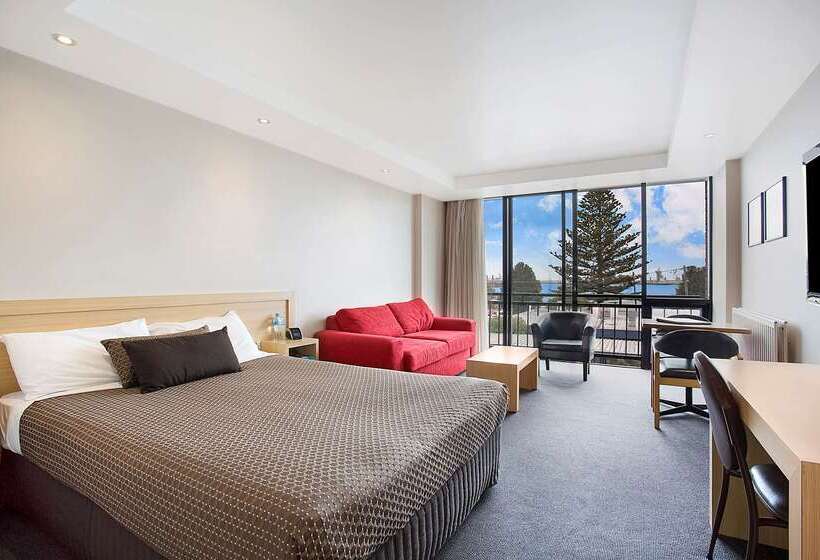 مُتل Richmond Henty