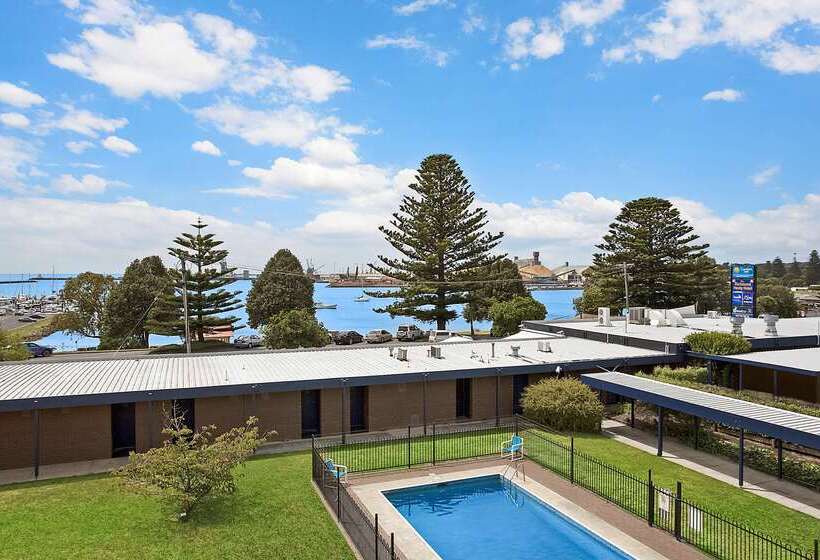 مُتل Richmond Henty