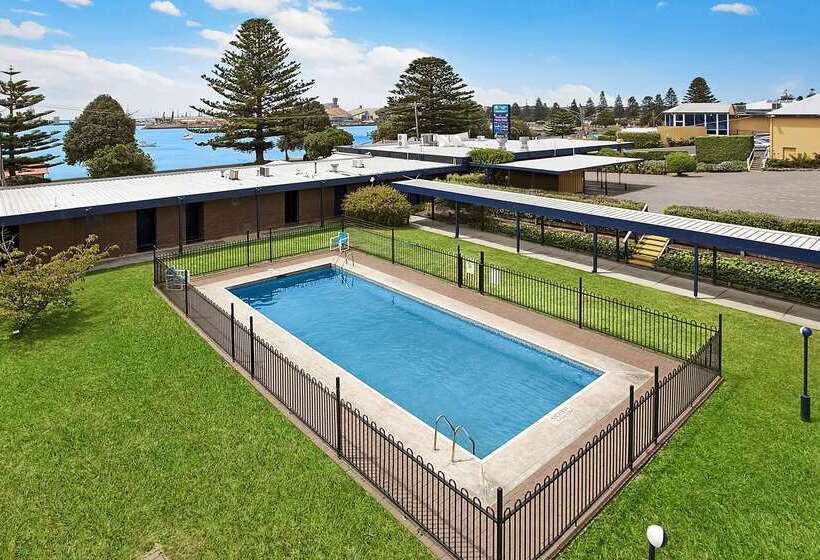 مُتل Richmond Henty