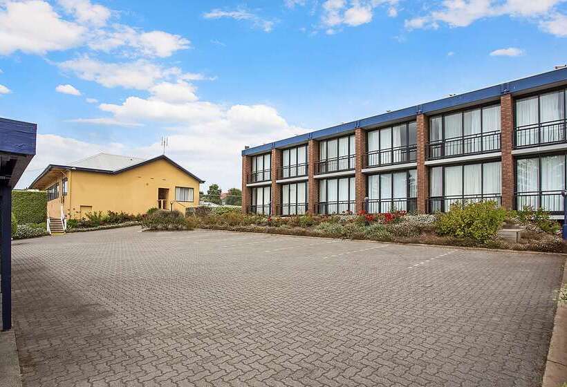 مُتل Richmond Henty