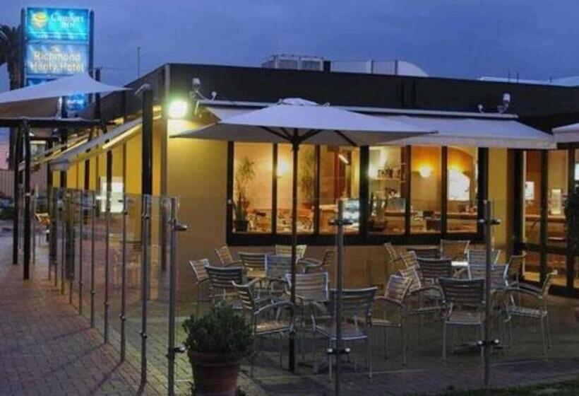 مُتل Richmond Henty