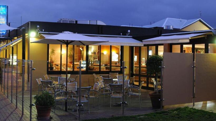 مُتل Richmond Henty