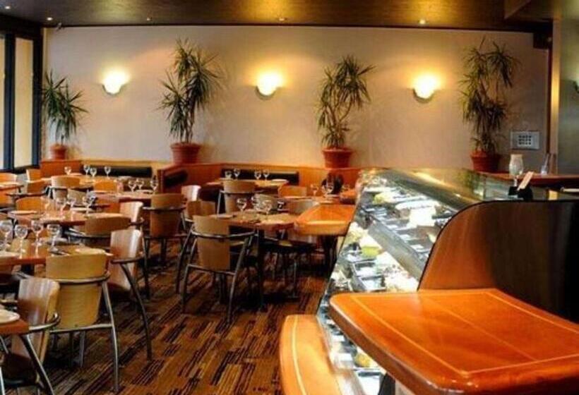 مُتل Richmond Henty