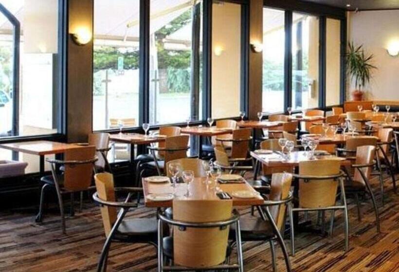 مُتل Richmond Henty