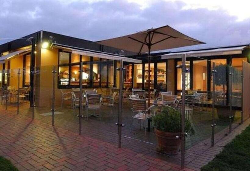 مُتل Richmond Henty