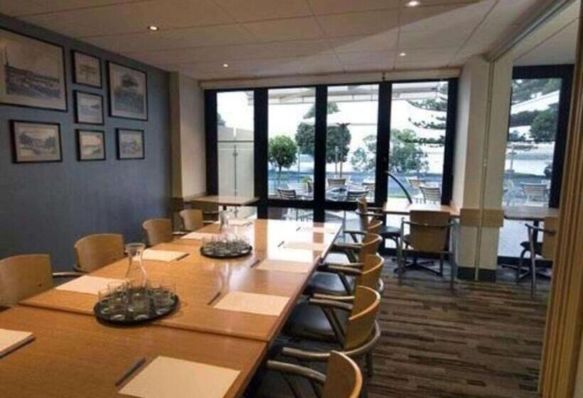 مُتل Richmond Henty