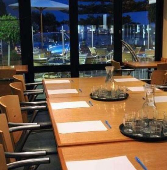 مُتل Richmond Henty