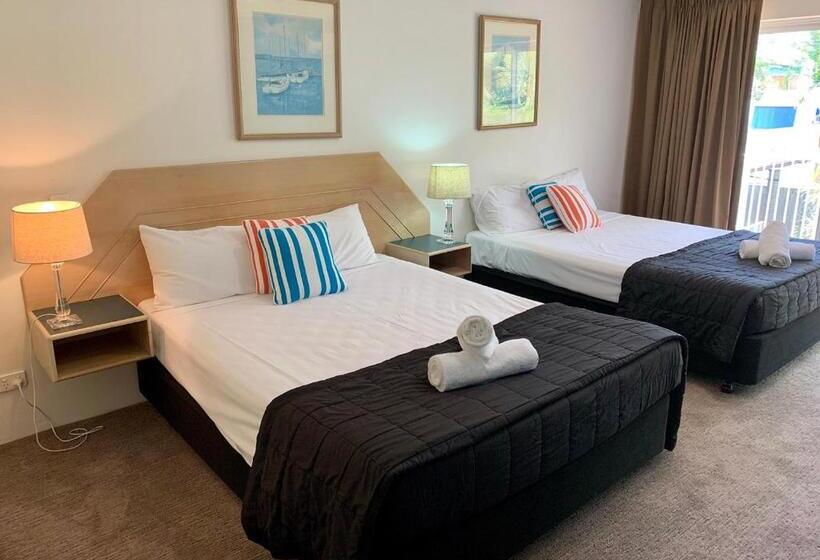 استراحتگاه Outrigger Burleigh