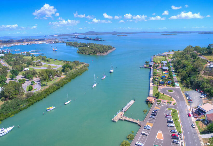 Queens Hotel & Motel