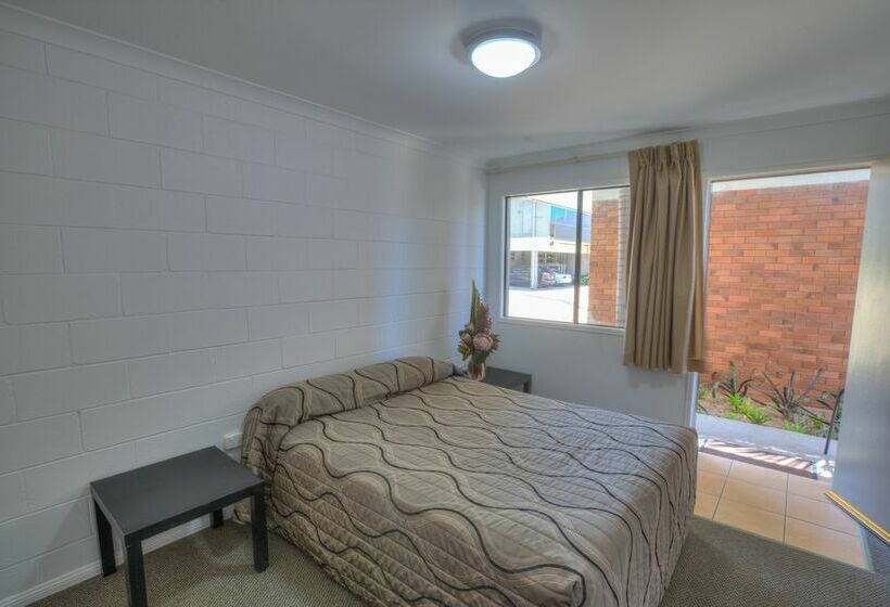 Queens Hotel & Motel