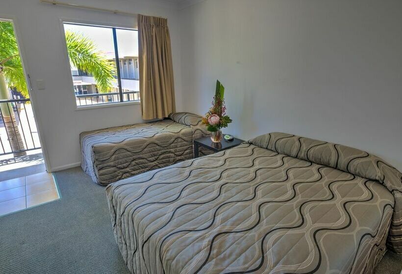 Queens Hotel & Motel