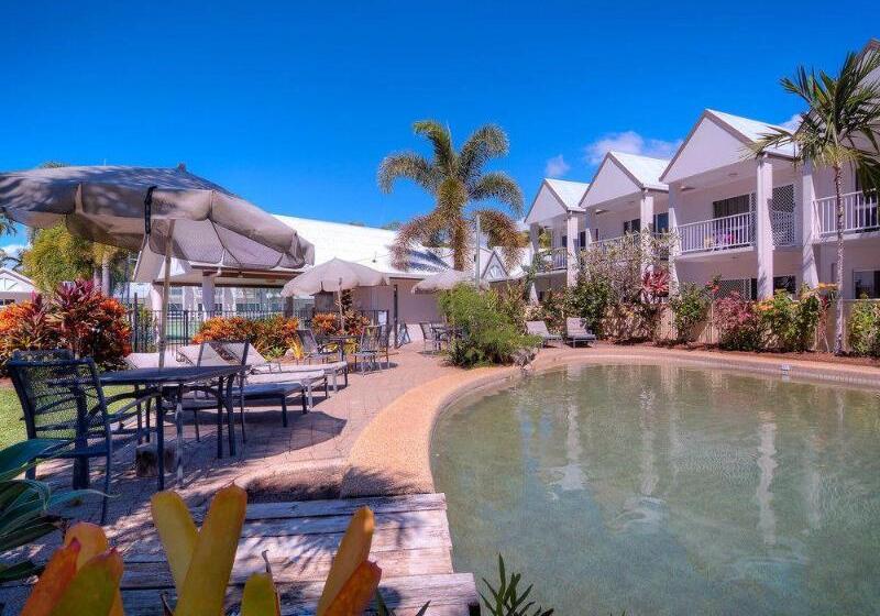 استراحتگاه Titree Village Holiday Apartments