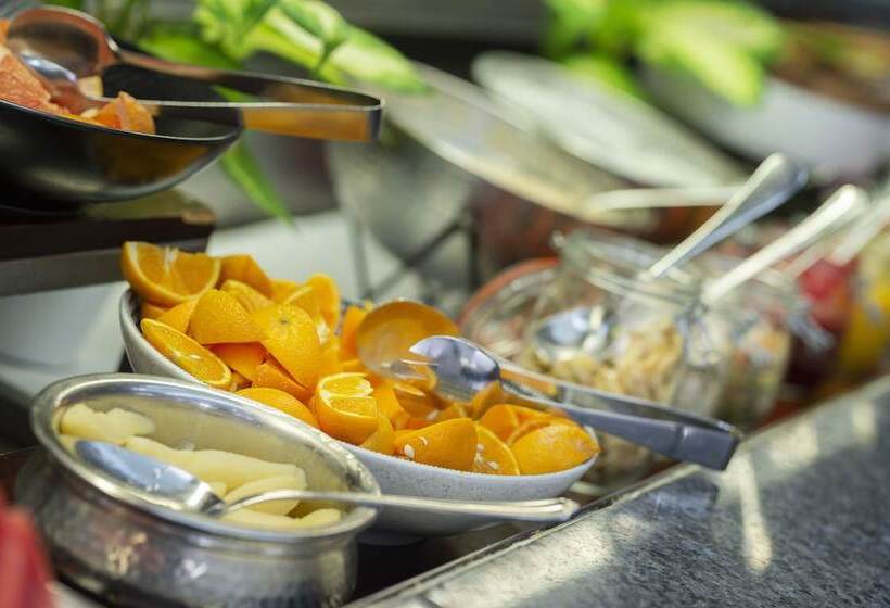 Rydges Esplanade Resort Cairns