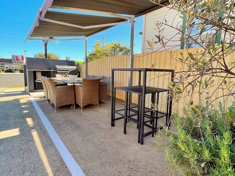 Squatters Homestead Motel