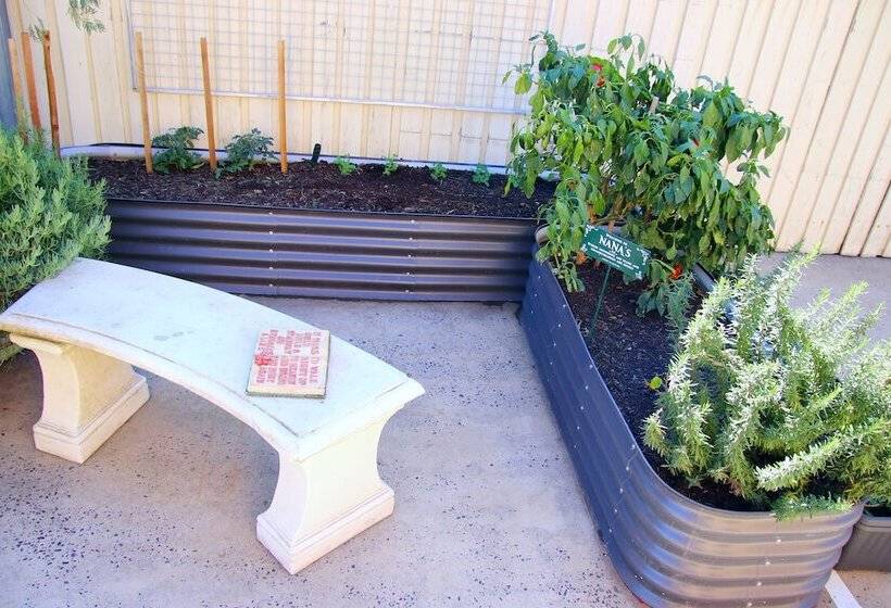 Squatters Homestead Motel