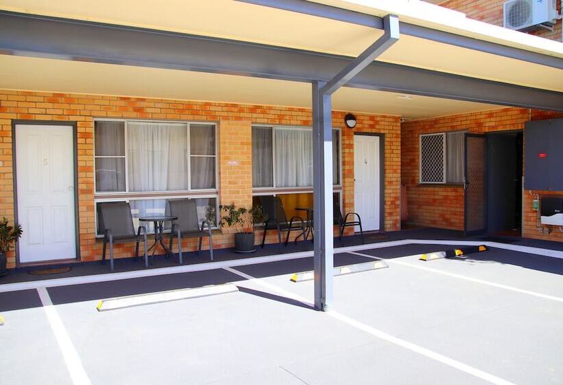 Squatters Homestead Motel