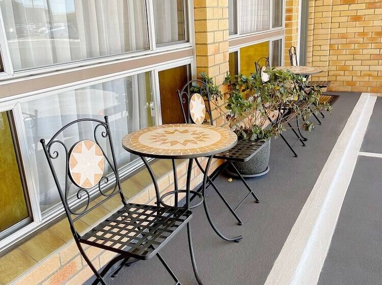 Squatters Homestead Motel