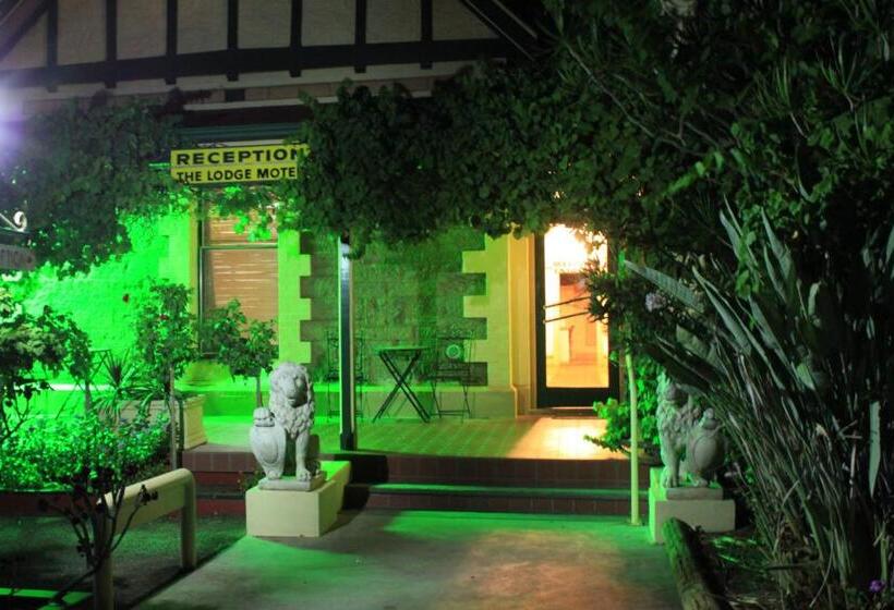 The Lodge Outback Motel