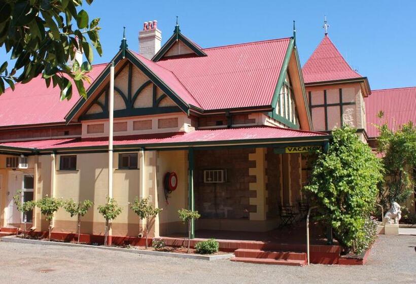 The Lodge Outback Motel