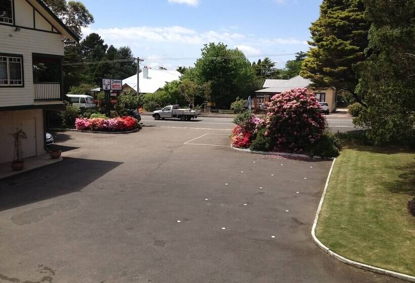 Three Explorers Motel