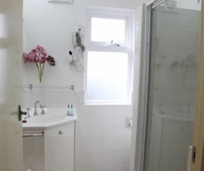 Three Explorers Motel